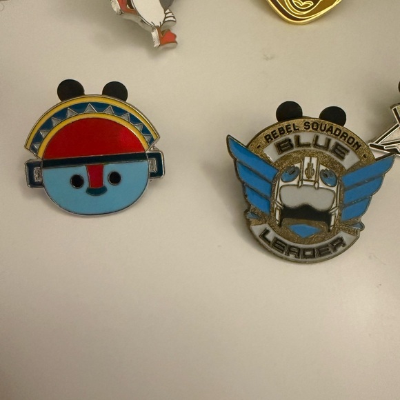 Disney Pin Set - Picture 6 of 6